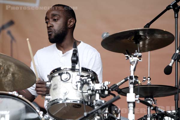 TUMI AND THE VOLUME - 2010-06-21 - VINCENNES - Chateau de Vincennes - 